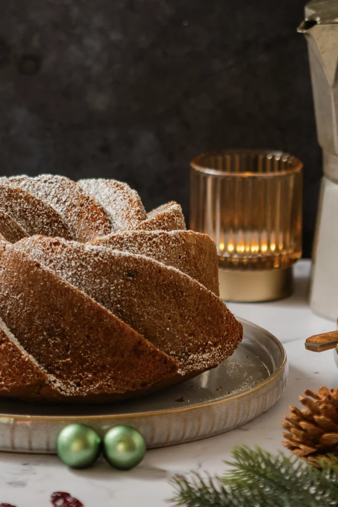 Weihnachtlicher-Marzipan-Gugelhupf