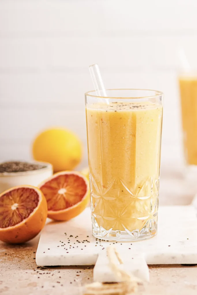 Gesunder Orangen-Apfel-Smoothie – Vitamine und Energie für einen frischen Start ins neue Jahr.