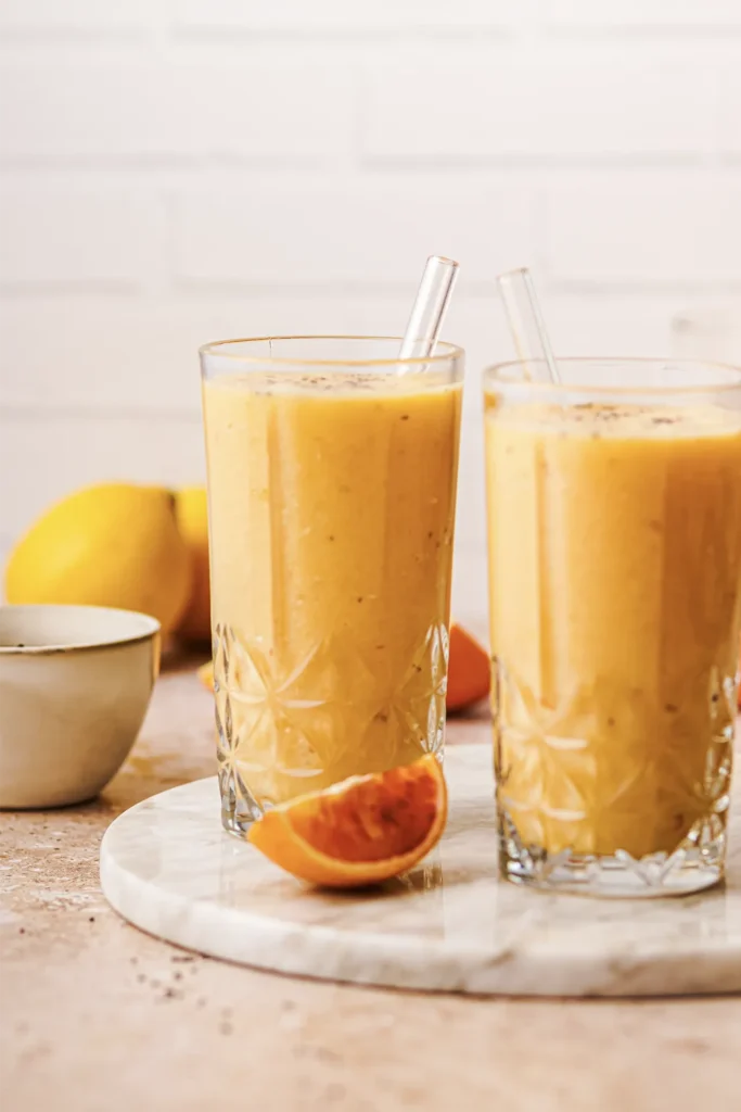 Gesunder Orangen-Apfel-Smoothie – Vitamine und Energie für einen frischen Start ins neue Jahr.