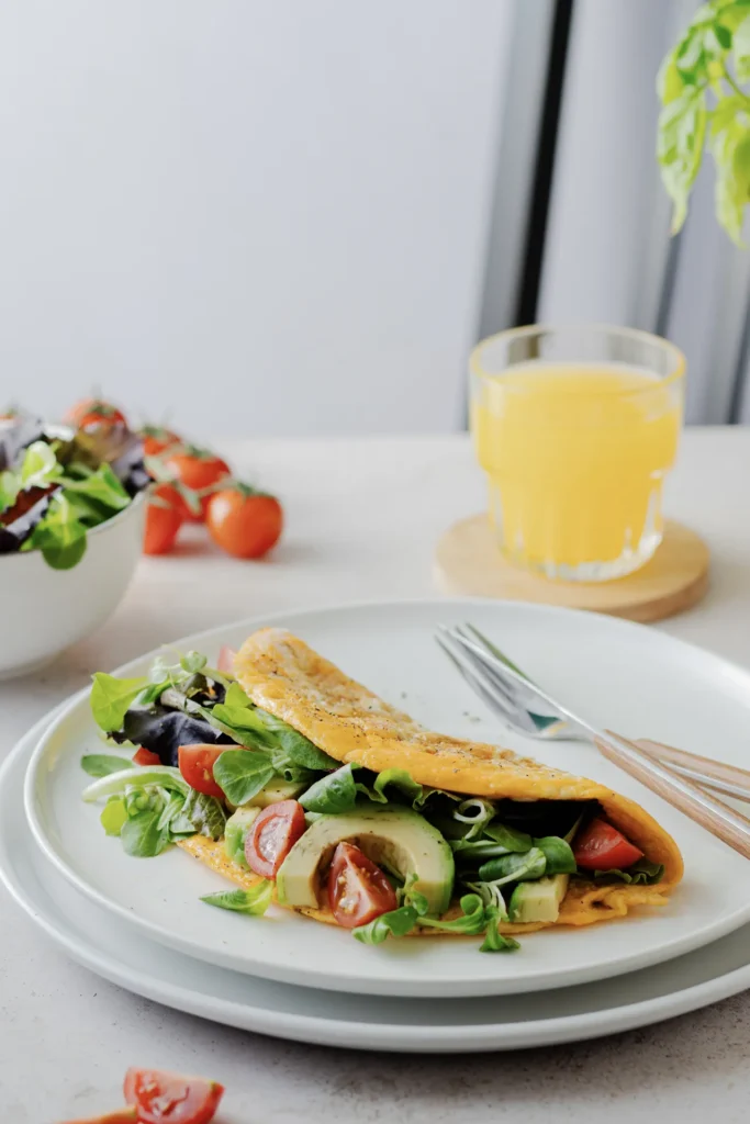 Lass dich inspirieren, probier es aus und genieße den Moment. Denn gutes Essen beginnt mit Liebe – und manchmal mit einem Omelette.