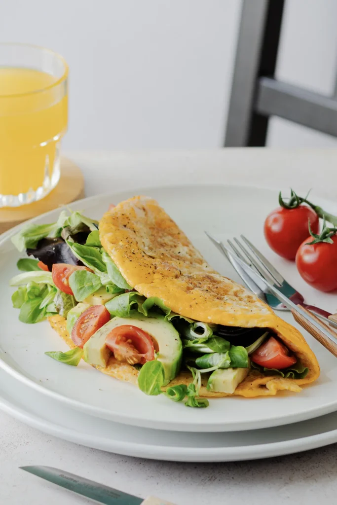 Lass dich inspirieren, probier es aus und genieße den Moment. Denn gutes Essen beginnt mit Liebe – und manchmal mit einem Omelette.