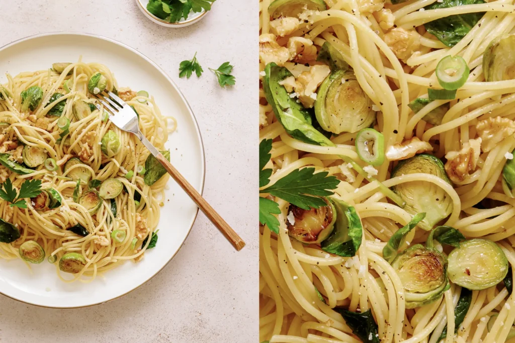 „Spaghetti mit Rosenkohl, Walnüssen und Spinat – winterliches Pastagericht mit knackigem Gemüse, nussiger Note und frischem Spinat auf rustikalem Teller.“