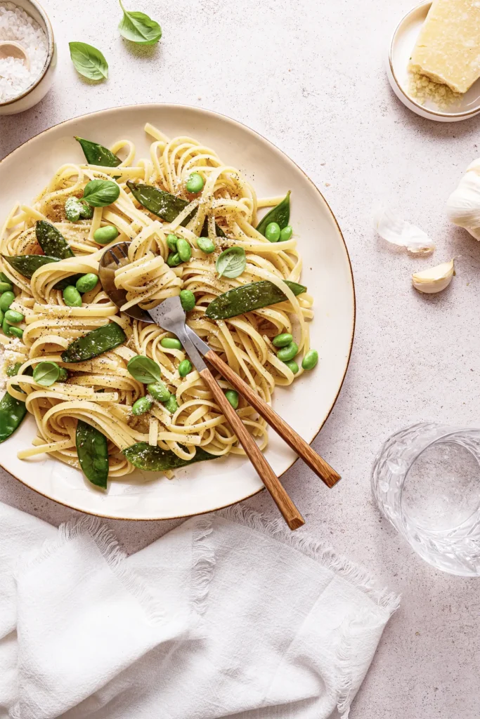 Pasta mit Zuckerschoten & Edamame