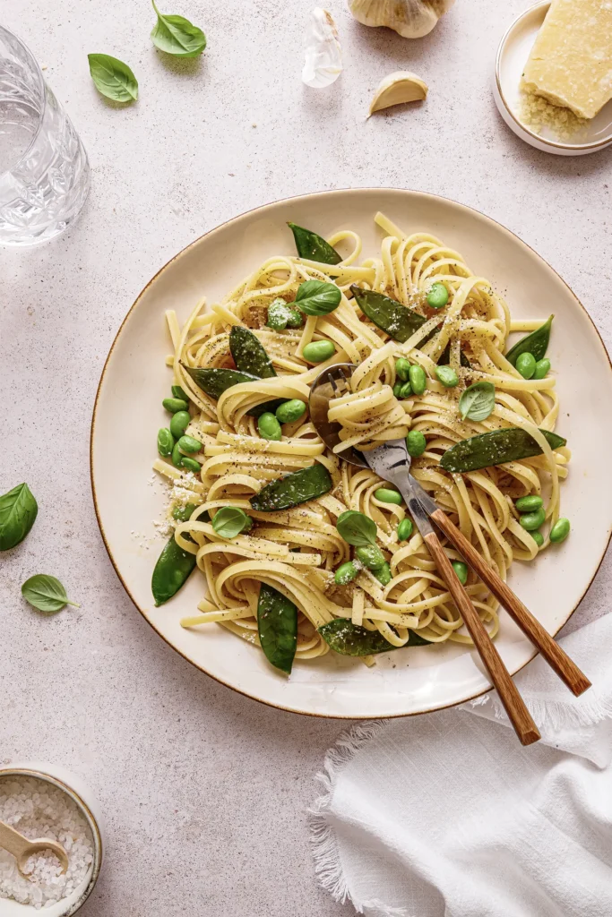 Pasta mit Zuckerschoten & Edamame