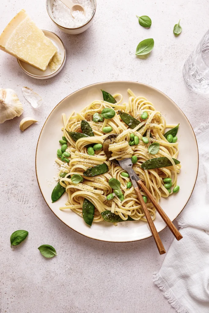 Pasta mit Zuckerschoten & Edamame