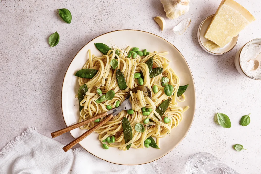 Pasta mit Zuckerschoten & Edamame